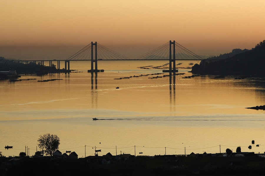 Atardecer sobre el puente de Rande desde Redondela, Pontevedra, Rías Baixas