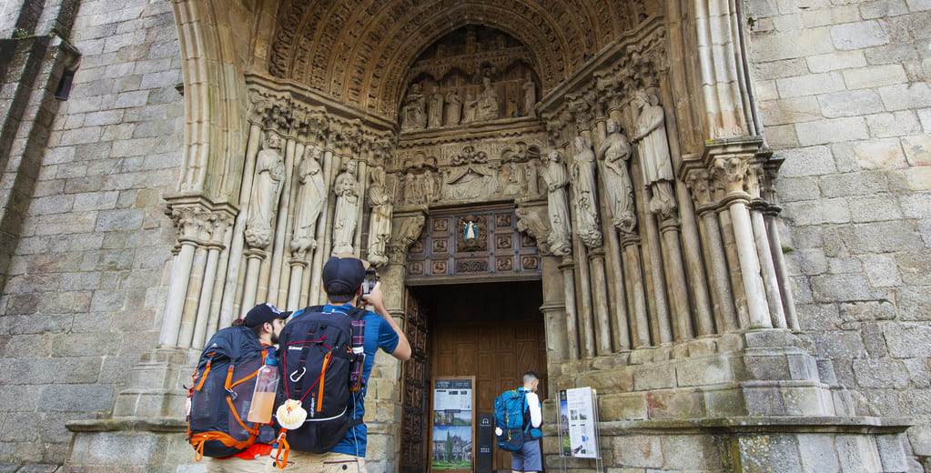 Un vecino de Tui recrea cada detalle de su Catedral con una