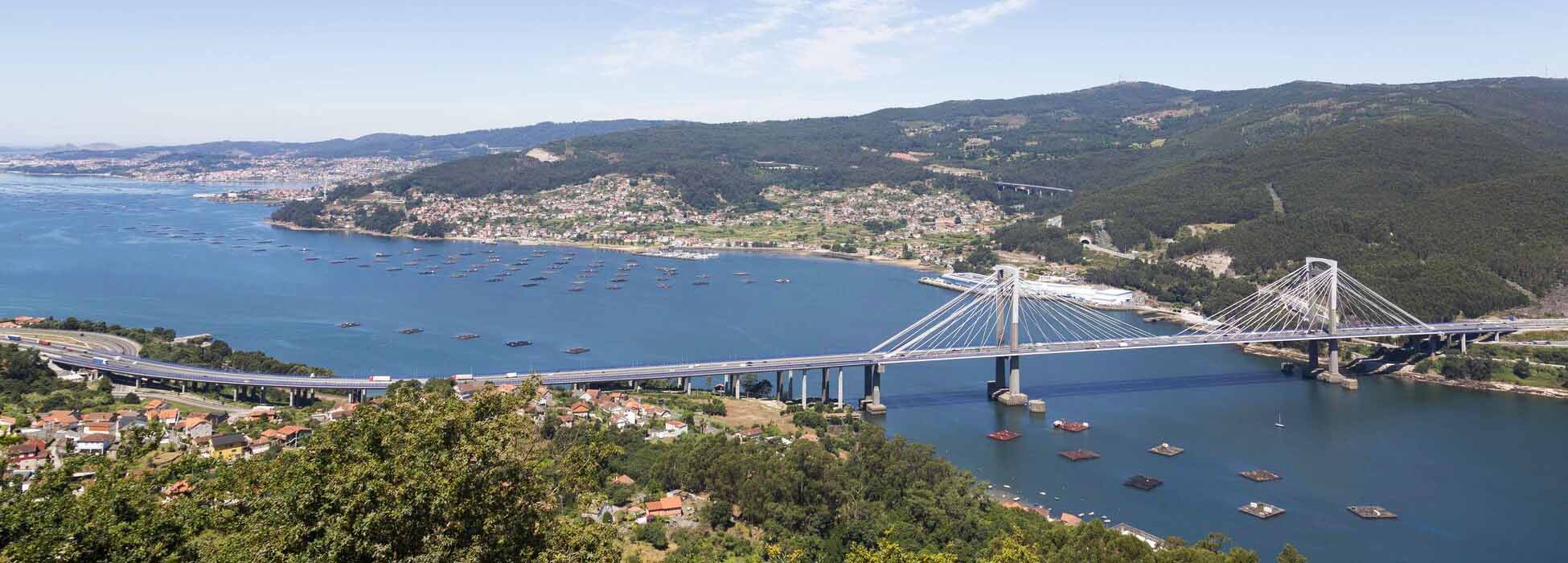 Un balcón con vistas á ría de Vigo